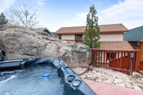 Boulder Bay Chalet Lakefront - Elegantly decorated with Hot Tub and Game Room!